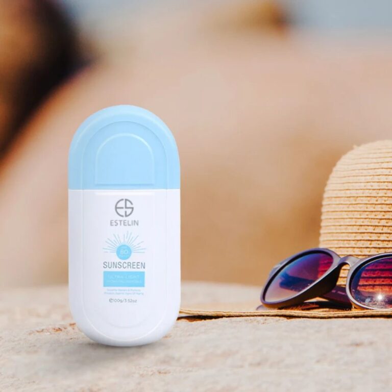 کرم ضد آفتاب بی‌ رنگ استلین ، 80 SPF، مناسب انواع پوست مدل Ultra ( آبی رنگ )